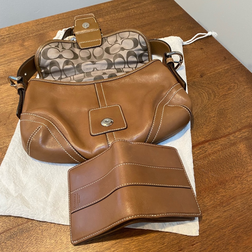 COACH BAG SADDLE LEATHER WITH MATCHING WALLET INCLUDES DUST BAG. A+ condition - Picture 5 of 9